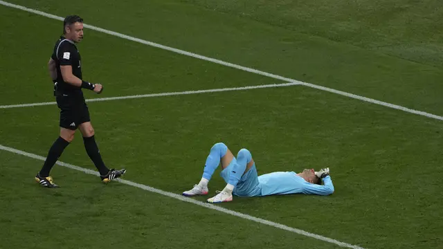 Momen Ngilu Kiper Iran Alireza Beiranvand Tabrak Rekan Satu Tim di Piala Dunia Qatar 2022