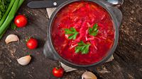 How to make borscht soup at home. (Photo: timolina/Freepik)