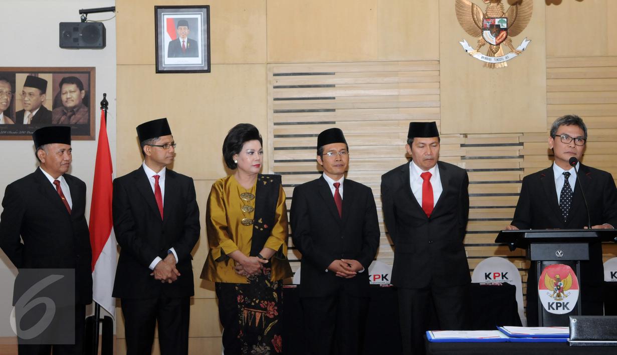 Suasana serah terima jabatan pimpinan KPK di Gedung KPK, Jakarta, Senin (21/12/2015). Agus Rahardjo dkk akan mengantikan Ruki dkk dalam memimpin KPK periode 2015-2019. (Liputan6.com/Helmi Afandi)