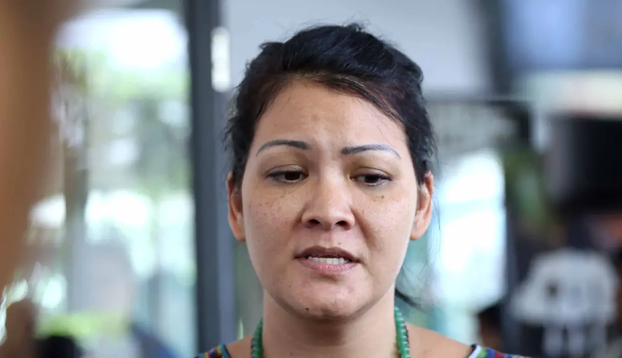 "Salah satu efeknya, jujur, ingatan gue suka lama. Suka lama nyari kata kecil, kata sehari-hari. Belakangan ini suka kehilangan itu. Katanya itu salah satu efeknya," ujar Melanie. (Nurwahyunan/Bintang.com)