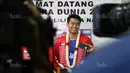 Senyum Tontowi Ahmad sedang melakukan sesi wawancara di Bandara Soekarno-Hatta, Cengkareng (29/8/2017). Tontowi/Liliyana meraih medali emas pada kejuaraan Dunia  di Glasgow. (Bola.com/Nicklas Hanoatubun)