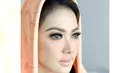 "Cemburu Itu Bukan Pada Dia Yang Cantik Parasnya Atau Yang Lebih Kaya Hartanya," tulis Syahrini di foto yang memperlihatkan dirinya tersenyum bahagia. (Instagram/princessyahrini)