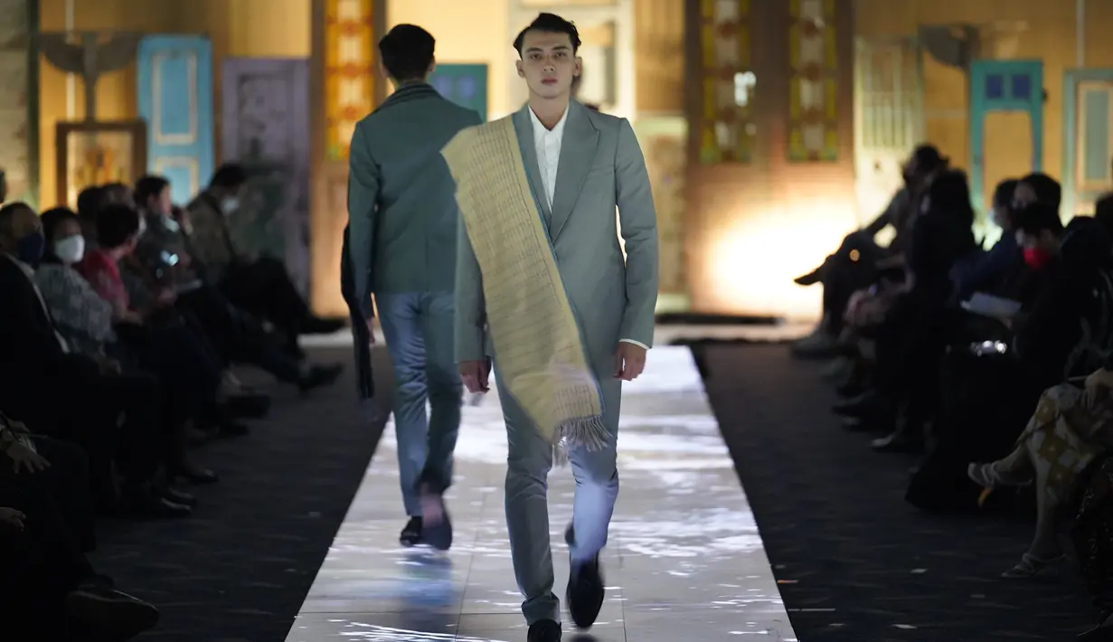 Dalam inisiatif perdana ini Smesco berkolaborasi dengan LAKON Indonesia, serta didukung penuh oleh Bank Rakyat Indonesia (BRI) untuk menghasilkan satu rangkaian siluet yang dapat digunakan untuk mengembangkan para UMKM di seluruh wilayah Indonesia.