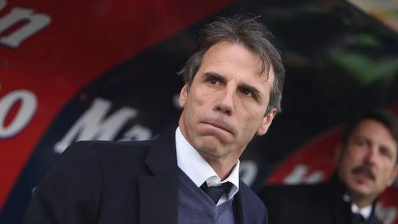 Cagliari Tendang Gianfranco Zola