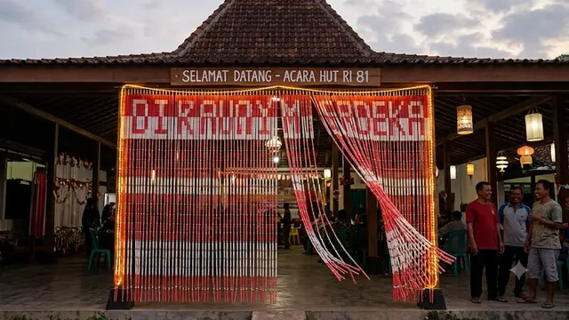 Tirai Merah Putih dari Sedotan Bekas