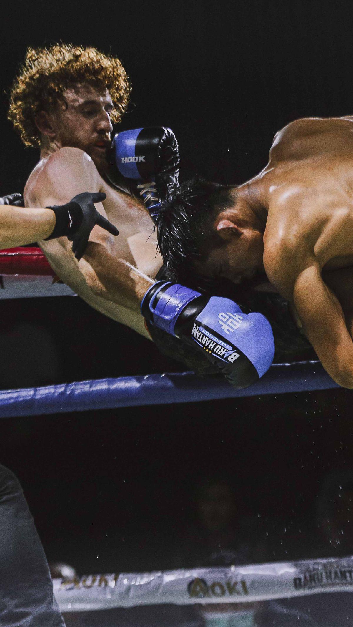 Sebagian orang, menilai olahraga tarung bebas atau sering disebut Mixed Martial Arts (MMA) adalah olah raga yang keras.<br>