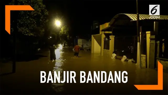 Hujan deras selama beberapa jam memicu banjir bandang di wilayah Tuban. Ratusan rumah terendam akibat musibah ini.