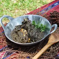 ikuti resep gulai ayam hitam satu ini/@minangkayo