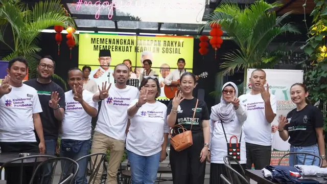 Relawan Progresif yang mendukung pasangan Capres dan Cawapres Ganjar Pranowo-Mahfud Md menggandeng beberapa relawan pendukung paslon nomor urut 01 Anies Baswedan-Muhaimin Iskandar dalam acara nobar debat Pilpres 2024.
