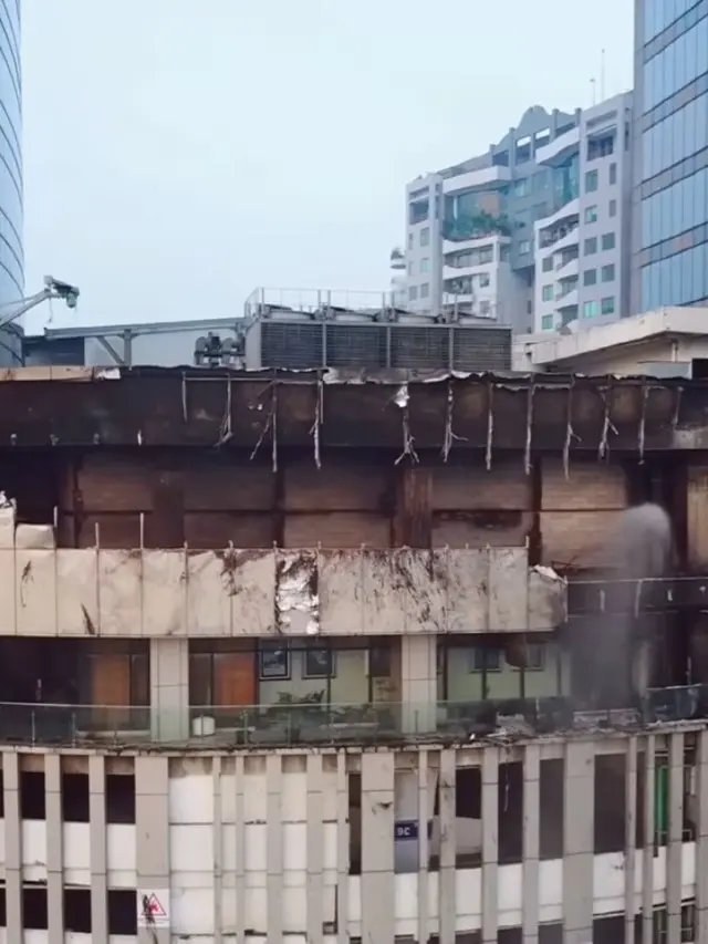 Tunjungan Plaza Terbakar