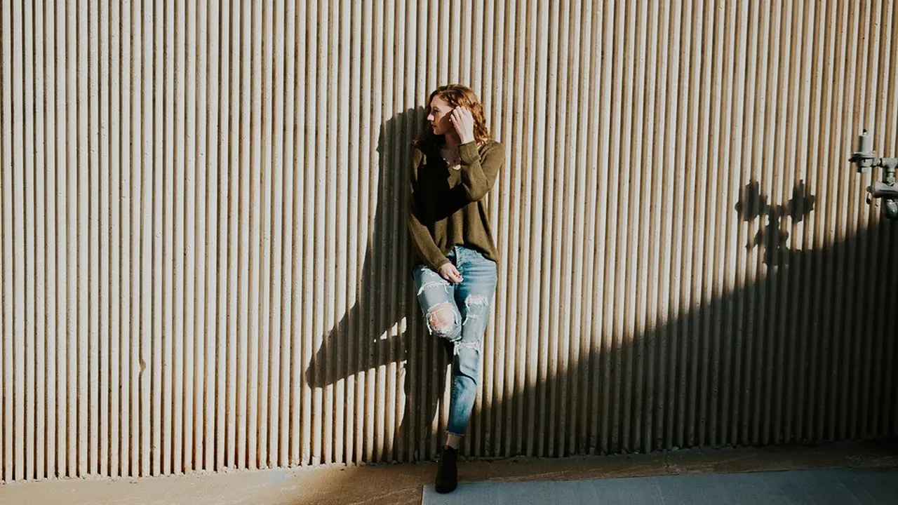 Cara Merawat Ripped Jeans yang Benar Agar Tetap Awet