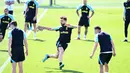 Babak semifinal putaran kedua Liga Champions 2022-2023 siap dimainkan pada 17 Mei 2023 yang diikuti empat tim terbaik dunia untuk memperebutkan tiket final mendatang. (GABRIEL BOUYS/AFP)
