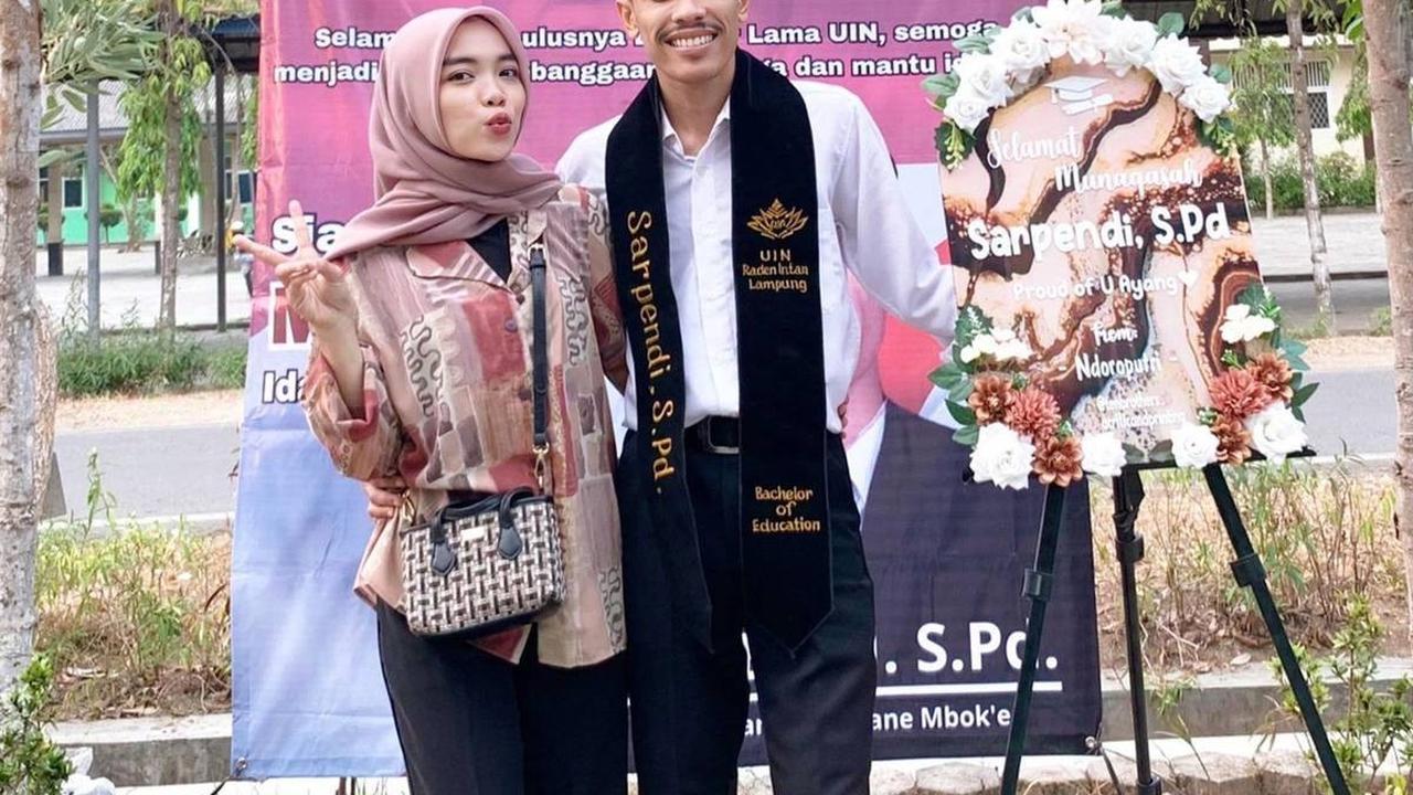 Bagikan Foto Sidang Didampingi Kekasih hingga Lamaran, Pria yang Bagikan Perjalanan Cintanya Ini Curi Perhatian