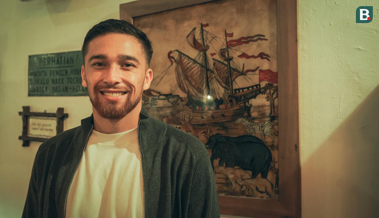 Pria kelahiran 1999 tersebut memulai kariernya dari akademi Feyenoord. Ia juga pernah membela beberapa klub sebelum berlabuh ke Indonesia, seperti FC Dordrecht, FC Luzern, Feyenoord U21, dan ADO Den Haag. (Bola.com/Bagaskara Lazuardi)