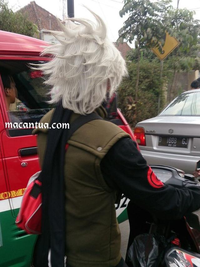 6 Potret Cosplay di Tempat Umum Ini Bikin Tepuk Jidat