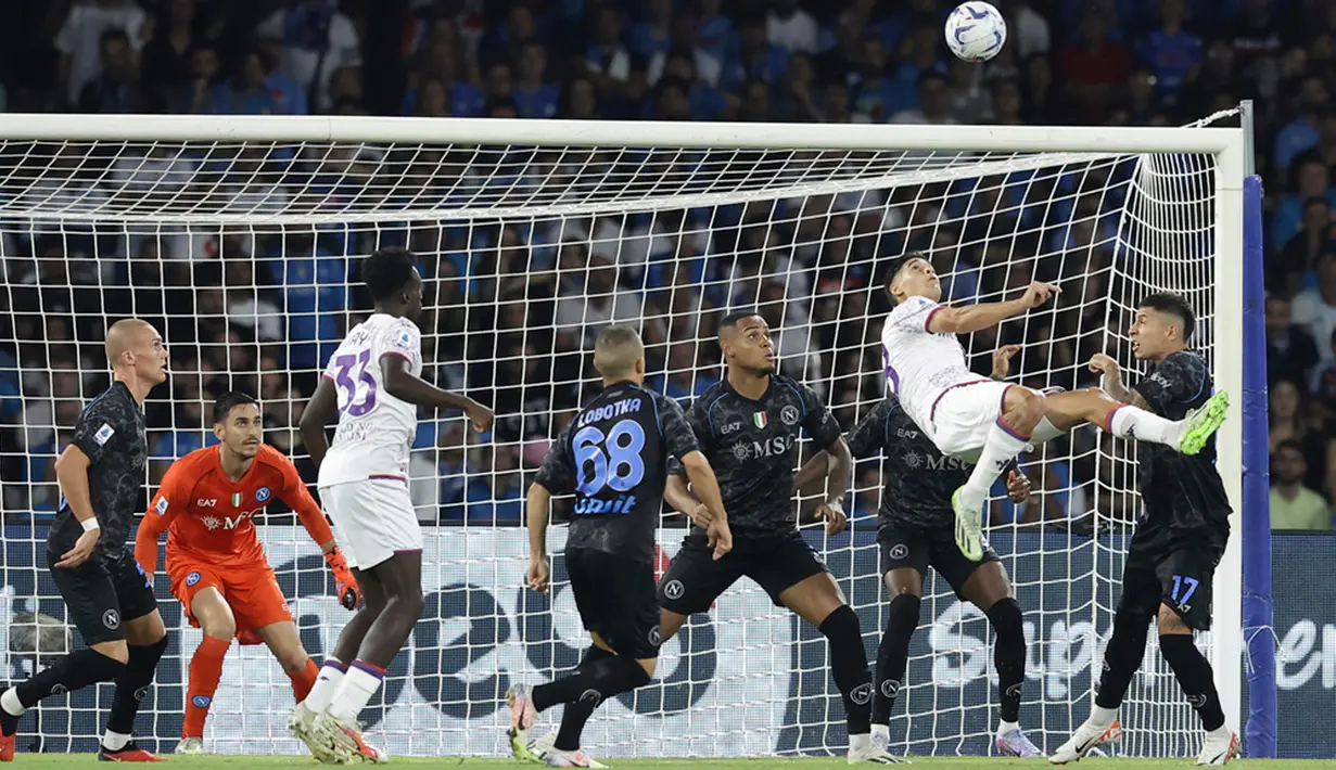 Napoli yang bermain di Stadio Diego Armando Maradona harus mengakui keunggulan Fiorentina dengan skor cukup mencolok 1-3. (Alessandro Garofalo/LaPresse via AP)