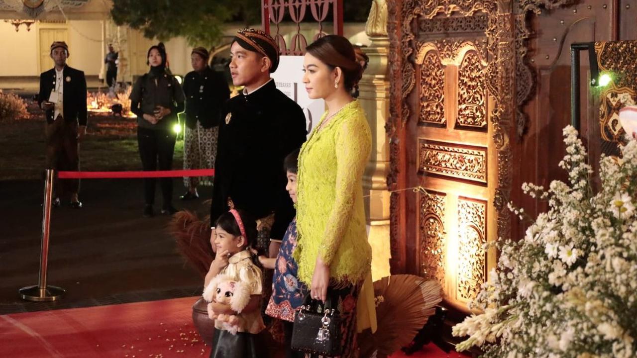 Grup K-Pop asal Korea Selatan Xodiac menggelar konser di Pura Mangkunegaran, Solo, Minggu (17/9) malam. Sejumlah artis tanah air hingga yang berkarya di luar negeri ikut memeriahkan acara tersebut.&nbsp;