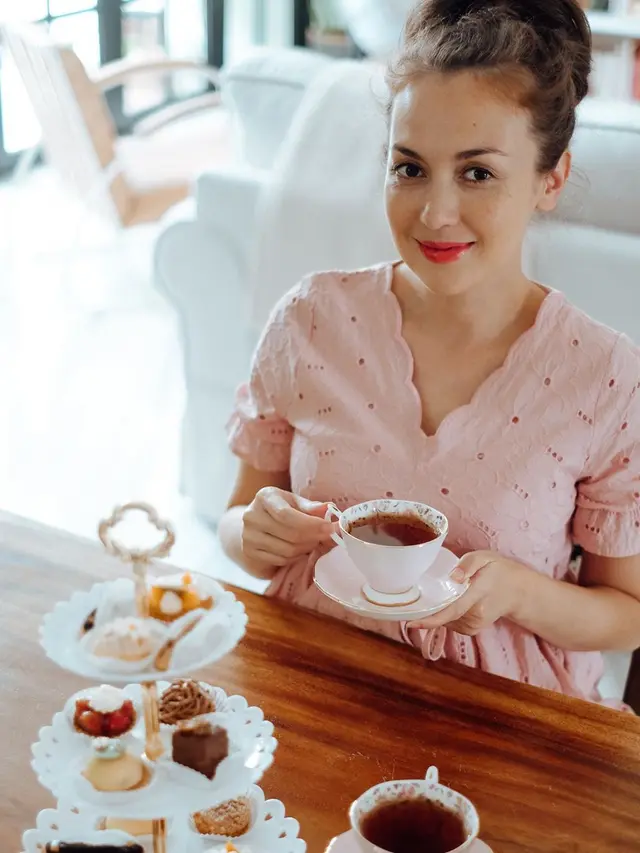 6 Momen Virtual Baby Shower Rianti Cartwright dengan Tema Tea Party