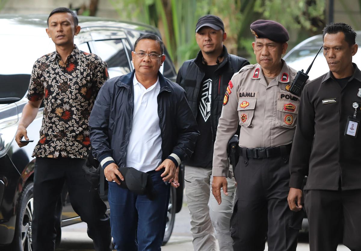FOTO: Bupati Pati Sudewo Tiba di Gedung KPK Usai Terjaring OTT