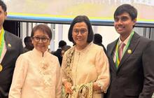Kompak dan Elegan, Sri Mulyani dan Retno Marsudi Hadiri Wisuda Anak Berkebaya Putih