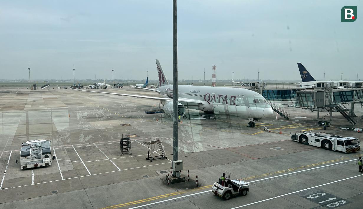<p>Salah satu maskapai terbaik dunia, Qatar Airways memanjakan para turis yang ingin terbang ke Qatar untuk melihat Piala Dunia 2022. (Bola.com/Ade Yusuf Satria)</p>