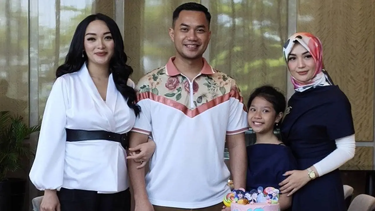 7 Potret Akrab Zaskia Gotik dan Imel PC di Ultah Anak, Curi Perhatian