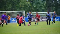 Jacksen Tiago Terpukau Bakat-Bakat Sepak Bola Putri Surabaya