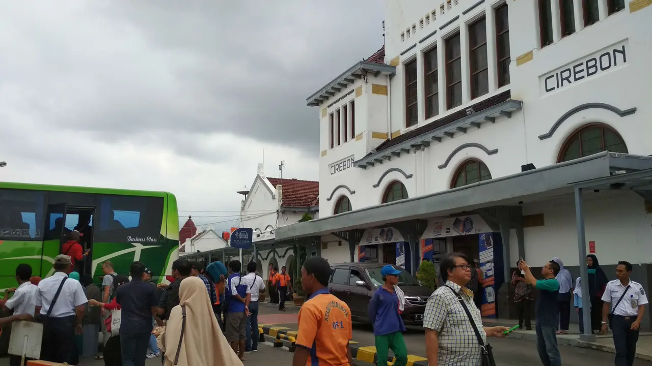 Cara Daop 3 Cirebon Atasi Penumpukan Penumpang KA Akibat Banjir