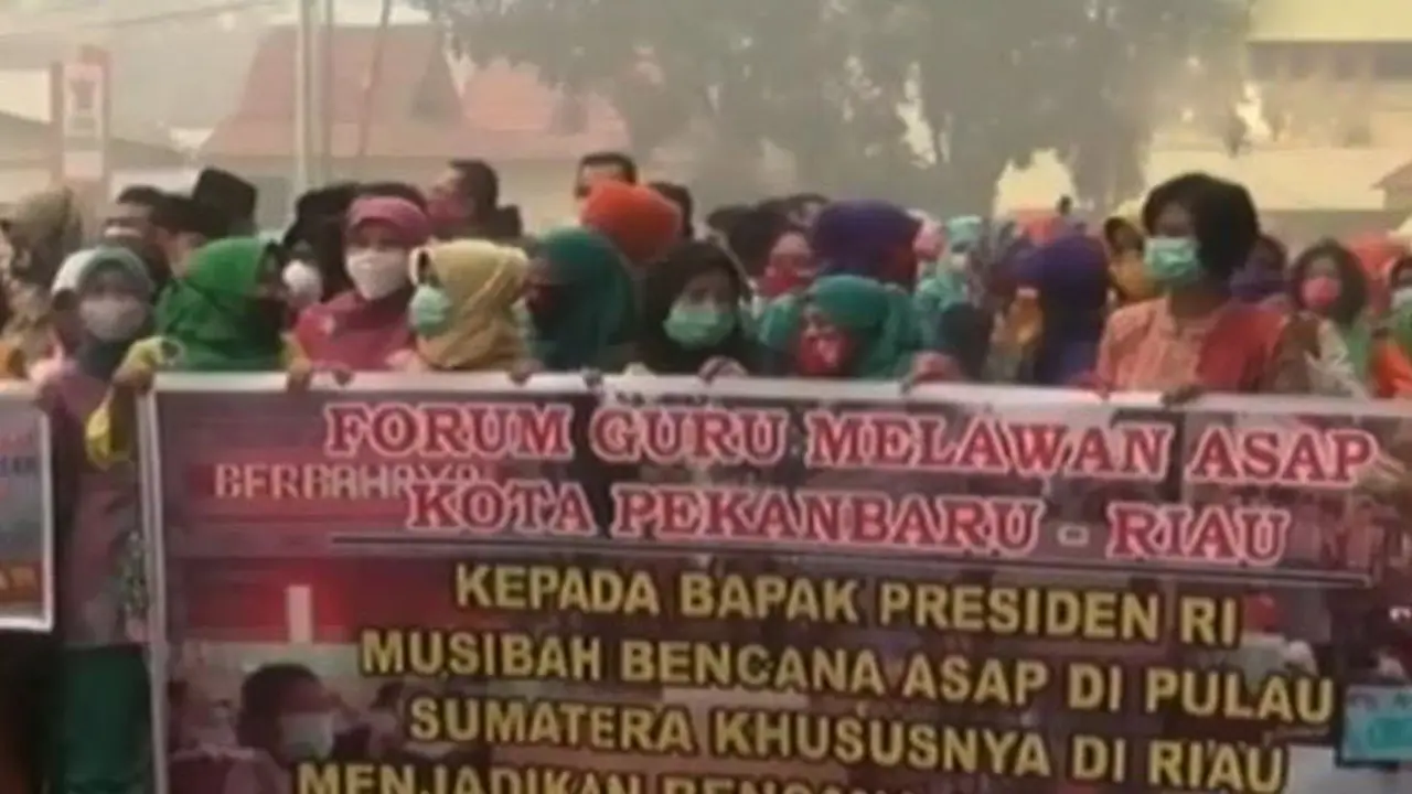Muak dengan Kabut Asap, Ribuan Guru Pekanbaru Berunjuk Rasa