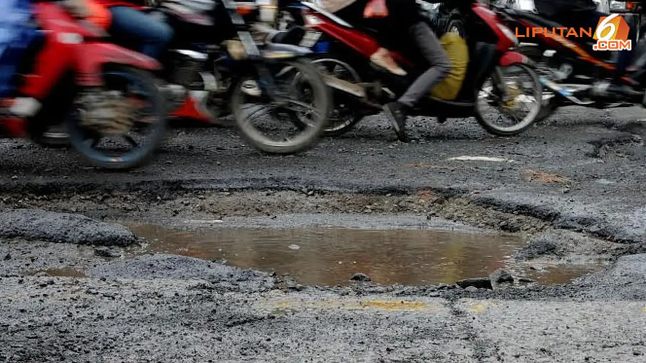 perbaikan-jalan-lubang-140129b.jpg
