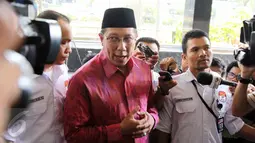 Menteri Agama Lukman Hakim Saifuddin saat memberi keterangan di gedung KPK, Jakarta, Kamis (25/6/2015). Kedatangan Lukman untuk membahas penggunaan dan penyerapan APBN di Kemenag sebagai upaya untuk mencegah korupsi di Kemenag. (Liputan6.com/Helmi Afandi)