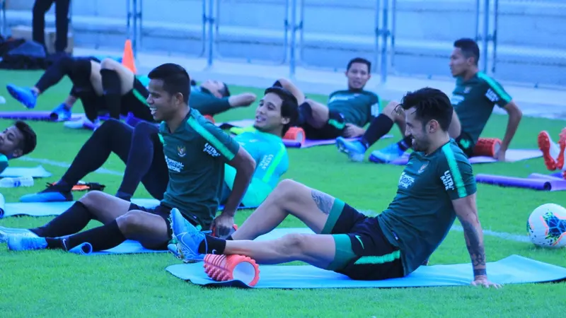 Para pemain Timnas Indonesia ketika berlatih di Dubai, Uni Emirat Arab.