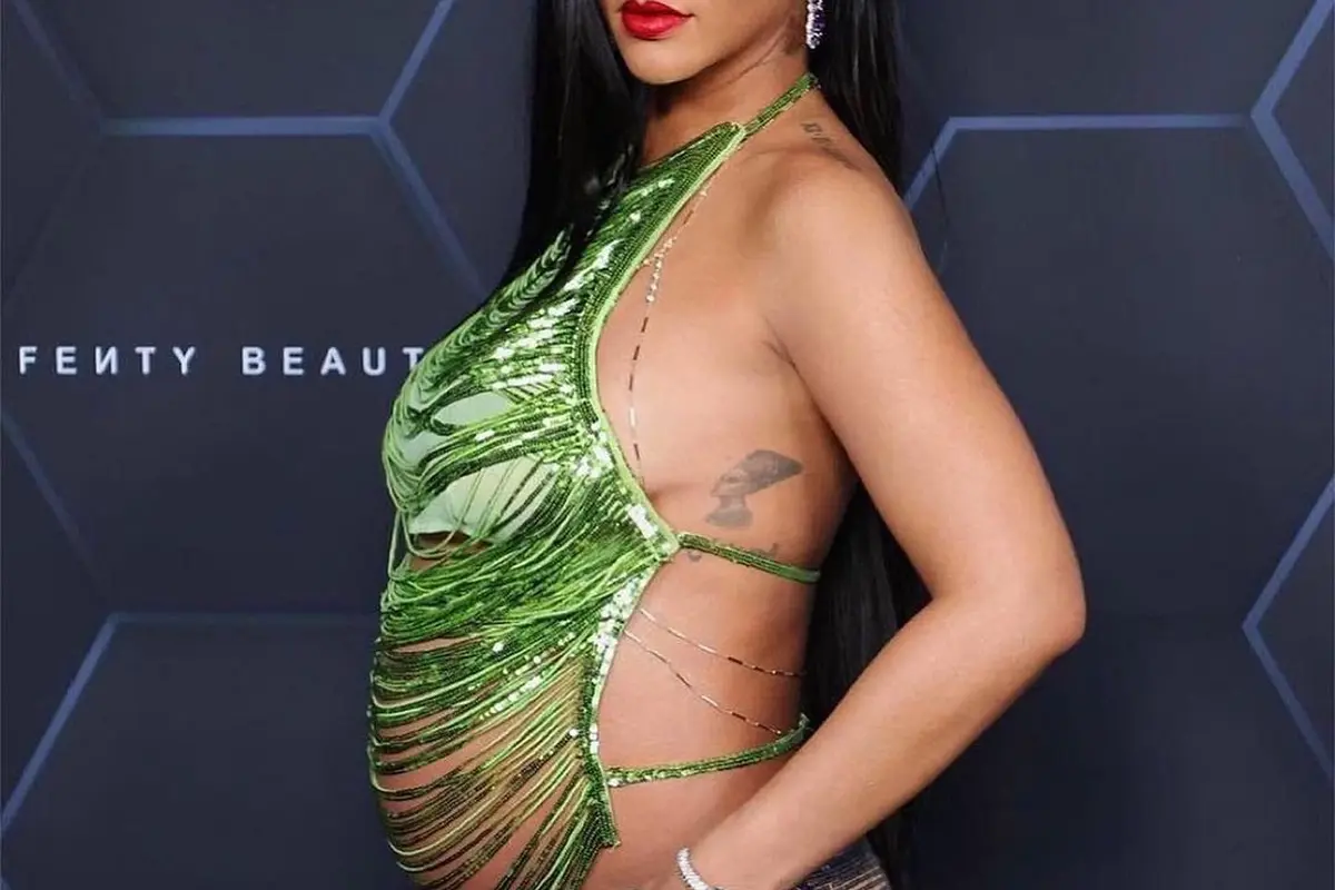 Gaya hamil Rihanna