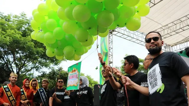 Teuku Wisnu mengembangkan bisnis oleh-olehnya yang terkenal di Malang, Jawa Timur, yaitu Malang Strudel.