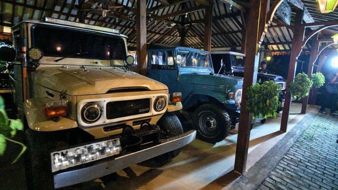 KPK Geledah Rumah Bupati Nonaktif Ponorogo Sugiri Sancoko, Sita 3 Jeep Hardtop dan 1 Alphard
