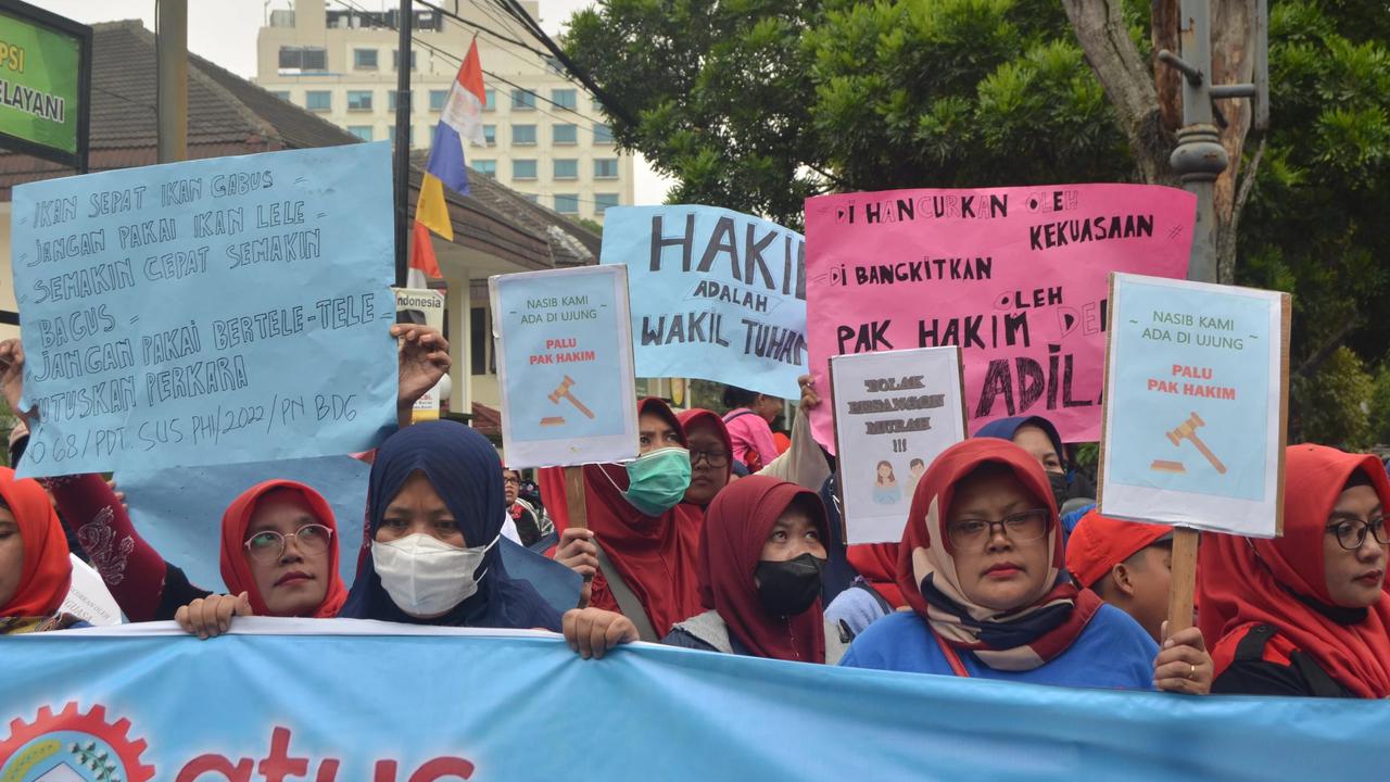 Buruh perempuan korban PHK Massal PT Masterindo Jaya Abadi