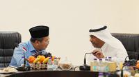 Kunjungan rombongan Wakil Menteri Haji dan Umrah (Wamenhaj) Arab Saudi Abdul Fattah Mashat ke Kantor PPIH Daerah Kerja Makkah pada Sabtu, 28 Juni 2025, diterima oleh Ketua PPIH Arab Saudi Muchlis M Hanafi. (dok. MCH 2025)