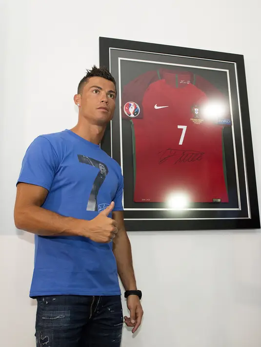 Kim Kardashian baru-baru ini berjumpa dan berinteraksi langsung dengan Cristiano Ronaldo saat menghadiri acara ulang tahun Jennifer Lopez beberapa hari yang lalu. (AFP/Bintang.com)