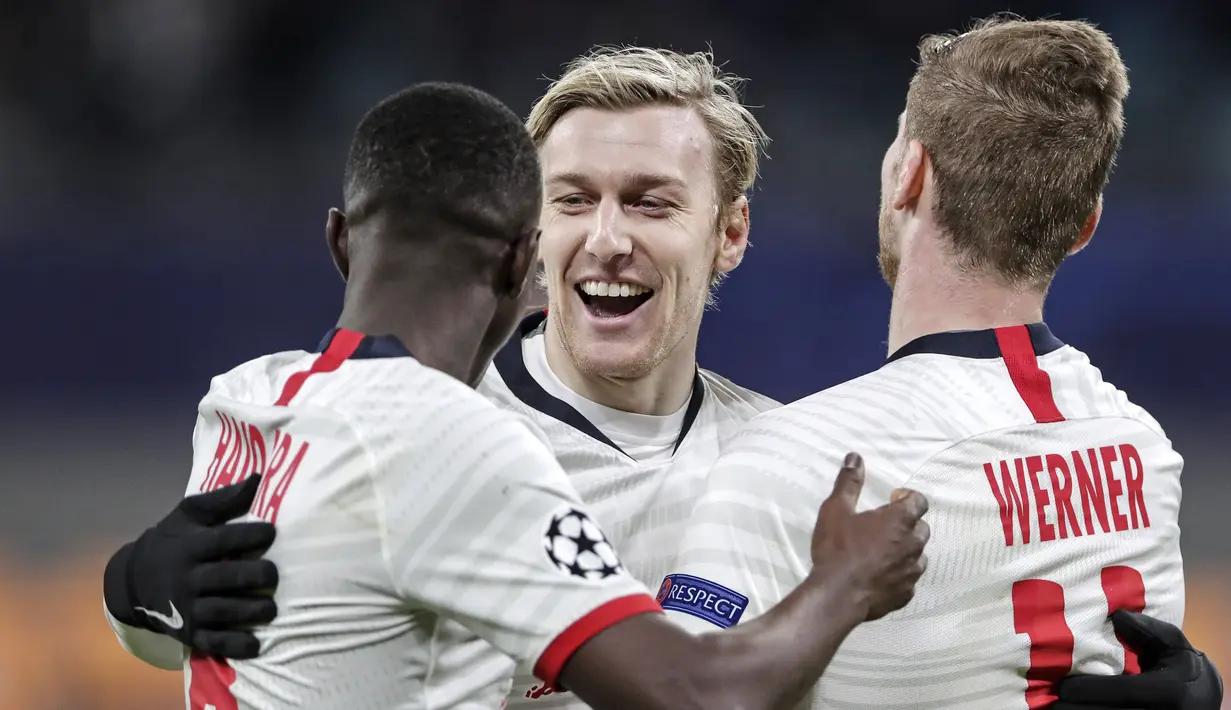 Pemain RB Leipzig, Emil Forsberg, melakukan selebrasi usai membobol gawang Tottenham Hotspur pada laga liga Champions di Red Bull Arena, Selasa (10/3/2020). RB Leipzig menang dengan skor 3-0. (AP/Hendrik Schmidt)