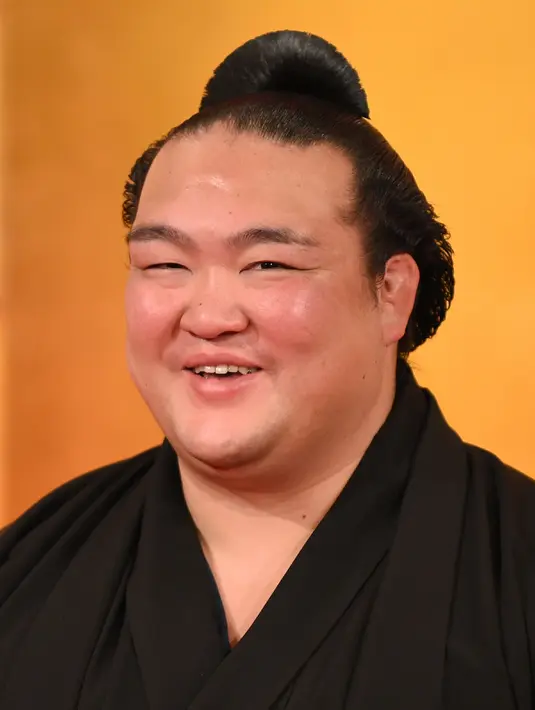  Ekspresi Kisenosato merayakan kemenangannya di Tokyo, Jepang, (25/1). Kisenosato menjadi pesumo pertama Jepang yang mampu merebut gelar kompetisi kasta tertinggi sumo dalam satu dekade terakhir. (Naohiko Hatta / Kyodo News via AP)