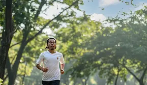 Tips Menurunkan Jantung Berdebar Kencang Saat Lari (Ilustrasi AI)