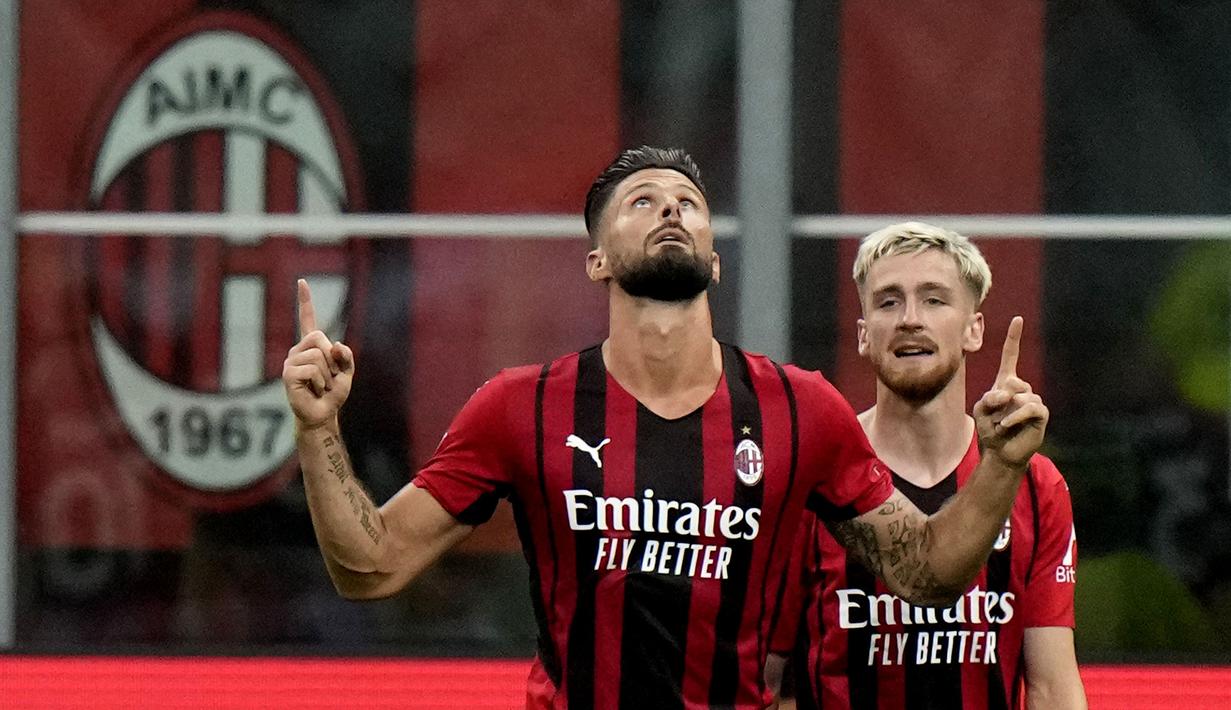 AC Milan berhasil menang telak atas tamunya Cagliari pada pekan kedua Liga Italia musim 2021/2022. Dua gol kemenangan Rossoneri dicetak oleh rekrutan anyar mereka pada musim ini, Olivier Giroud. (Foto: AP/Luca Bruno)