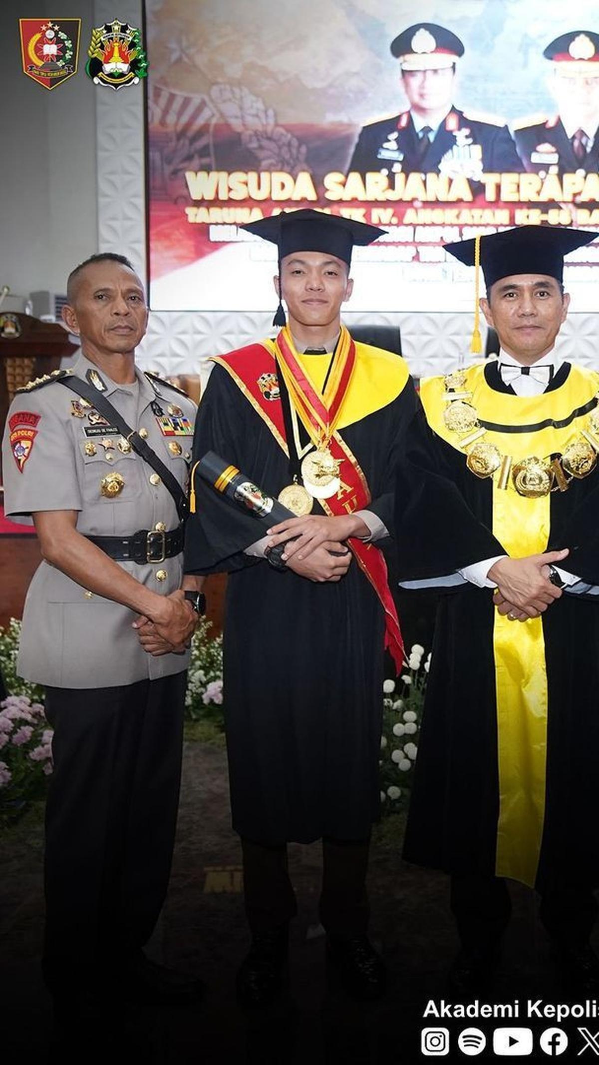Oleh karena Kombes Deonijiu dijuluki sebagai 'Sang Matahari dari Timor'.