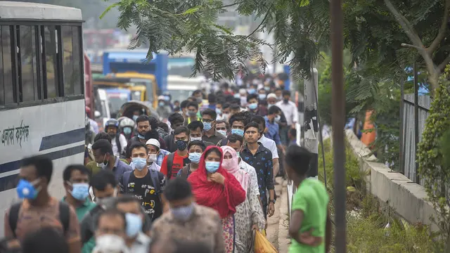 Aktivitas Mudik Warga Bangladesh di Tengah Pandemi Corona