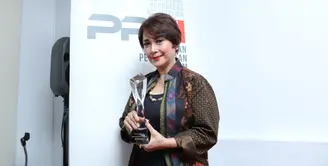 Widyawati Raih Penghargaan di Asia Pacific Film Festival (APFF) yang ke 59th. Serah terima penghargaan di Pusat Perfilman Haji Usmar Ismail, Kuningan, Jakarta Selatan, Kamis (16/1/2020). (Daniel Kampua/Fimela.com)