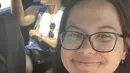 Elodie juga tampak punya anggun berkat senyumnya yang tulus. Wajah segarnya memancarkan aura positif yang menyenangkan.  [Foto: Instagram/ elodie_bouttier]