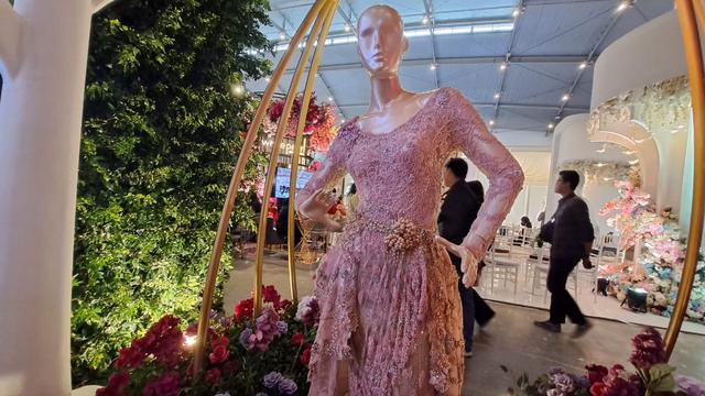 Tren Pernikahan 2024 Serba Bunga ala Bridestory, dari Dekorasi hingga Gaun Pengantin