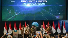 Sebuah pemandangan umum menunjukkan peluncuran perdagangan karbon internasional di Bursa Efek Indonesia, Jakarta, Senin 20 Januari 2025. (BAY ISMOYO/AFP)