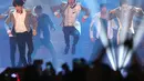 Terlihat para personel Shinee tampil fashionable saat tampil di Entertaiment Musik Korea. (AFP/Bintang.com)