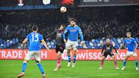 Napoli berhasil meraih kemenangan 3-2 atas Leicester City pada laga terakhir Grup C Liga Europa di Stadio Diego Armando Maradona, Jumat (10/12/2021) dini hari WIB. (AFP/Alberto PIZZOLI)